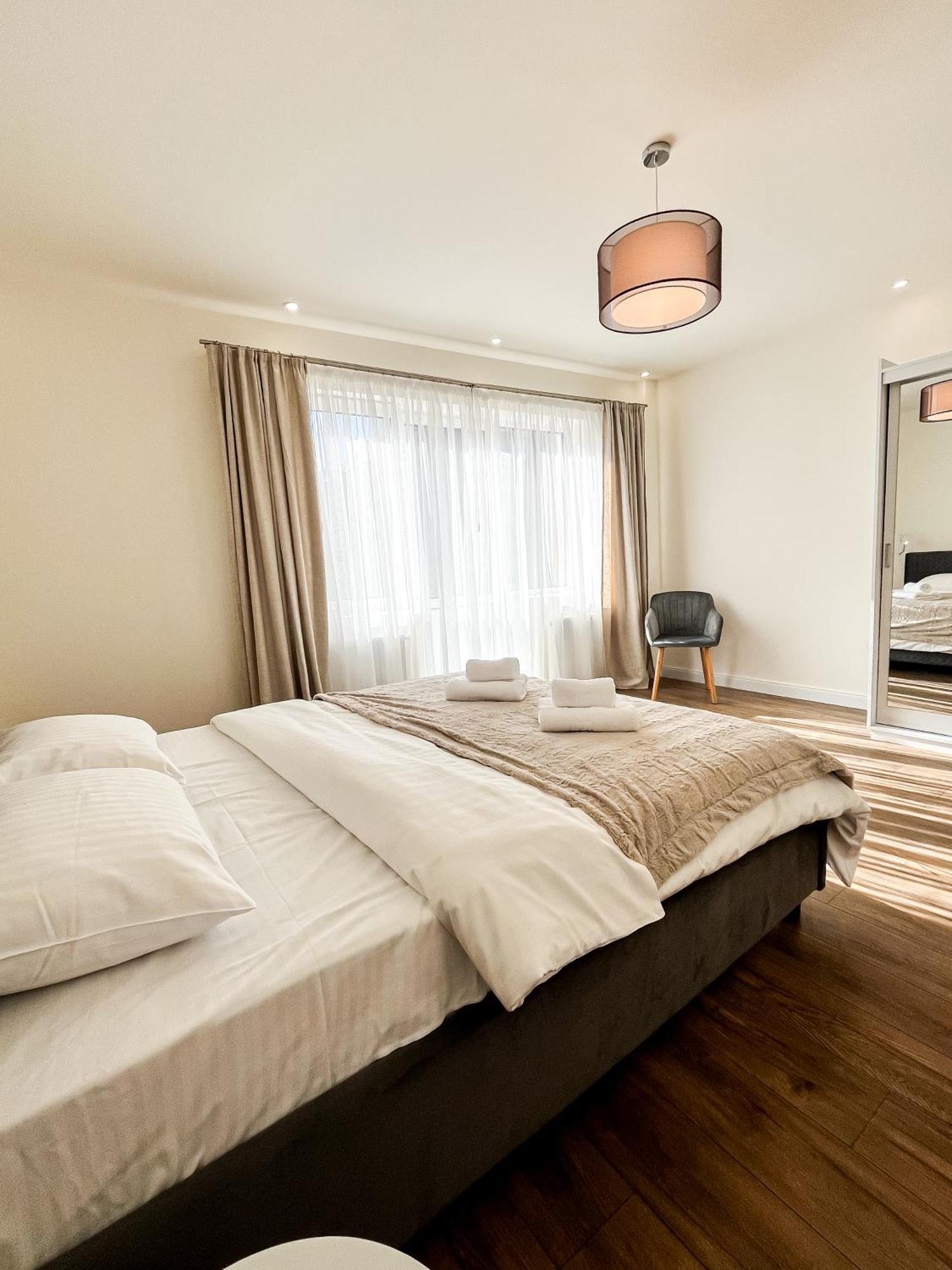 La Teatru - 2Bd Apartment Near Theatre And Old Town Brasov Bagian luar foto
