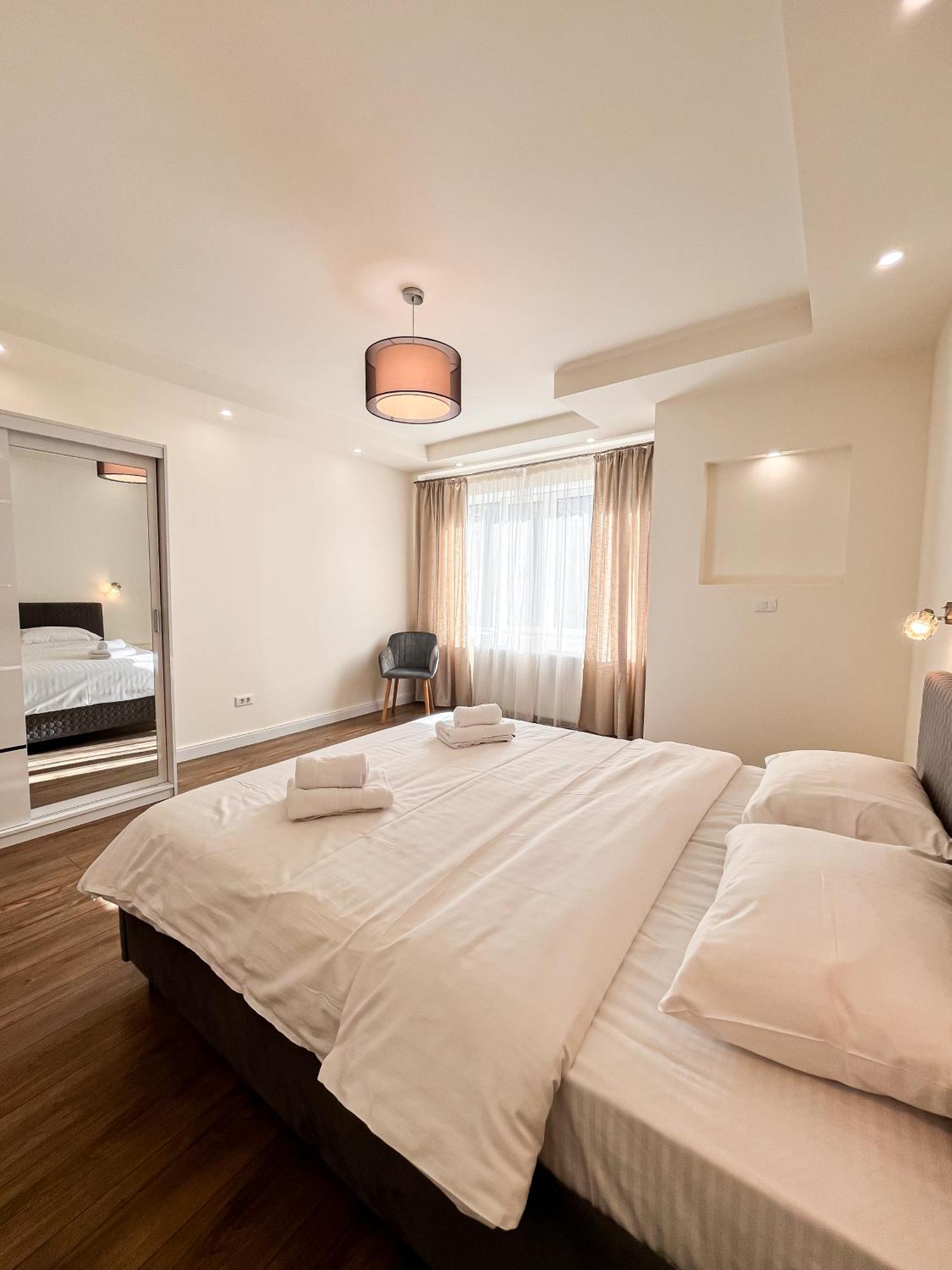 La Teatru - 2Bd Apartment Near Theatre And Old Town Brasov Bagian luar foto